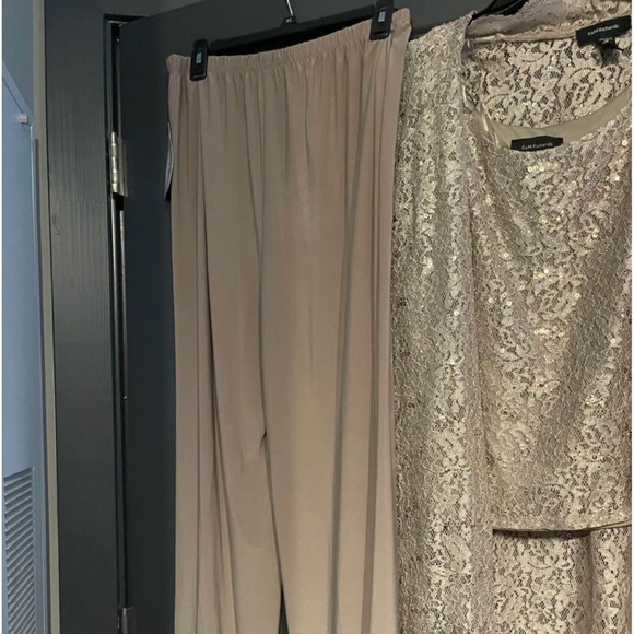 Get ready for the holidays, “NEW”R&M Richards Womens Sequined Lace Pant Suit - Picture 2 of 7